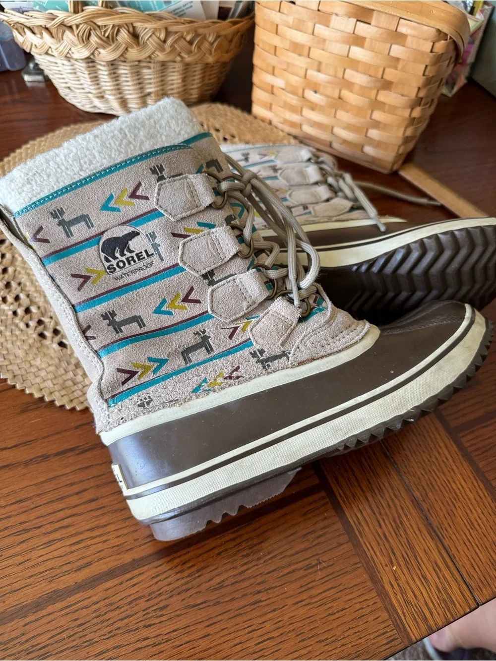 SOREL Deer Caribou Print Waterproof Women's Boots sz 6 Graphic Brown aztec Lace